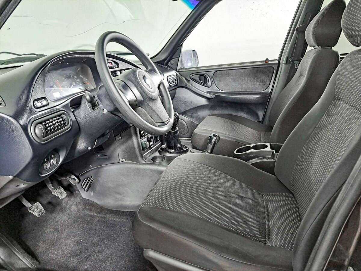 Chevrolet Niva с пробегом — 2011 год. Фото: #15