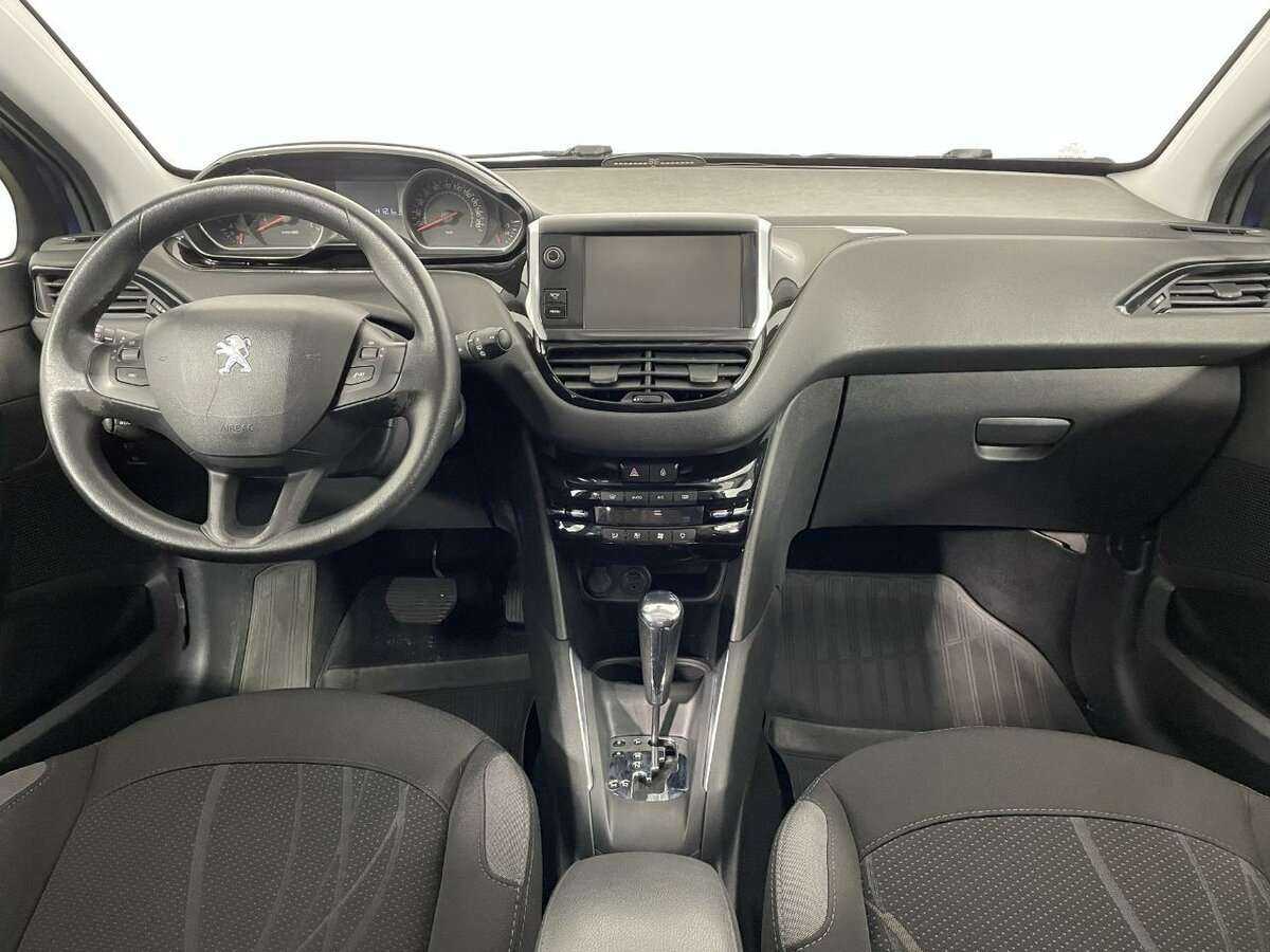 Peugeot 208 с пробегом — 2014 год. Фото: #6