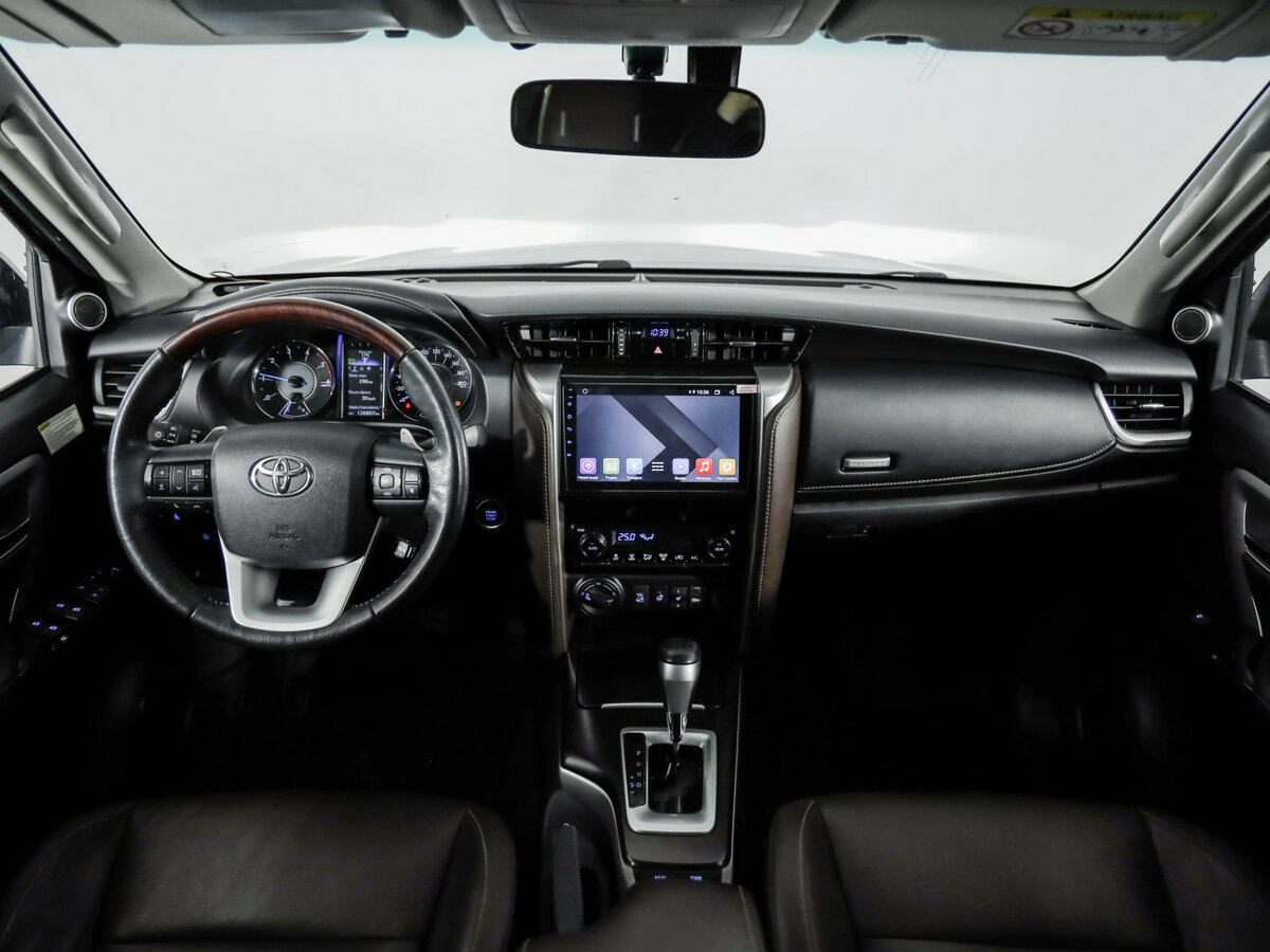 Toyota Fortuner с пробегом — 2017 год. Фото: #9