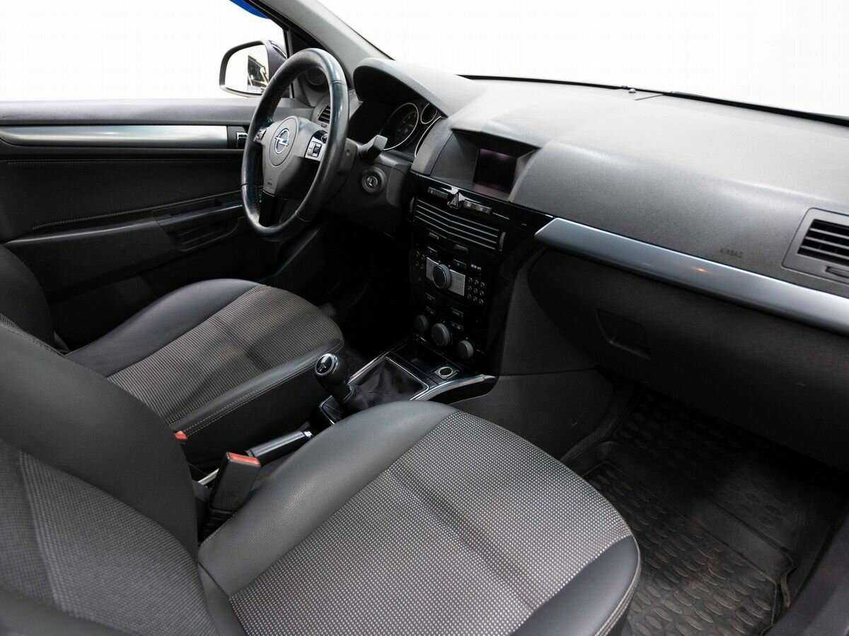 Opel Astra с пробегом — 2010 год. Фото: #6