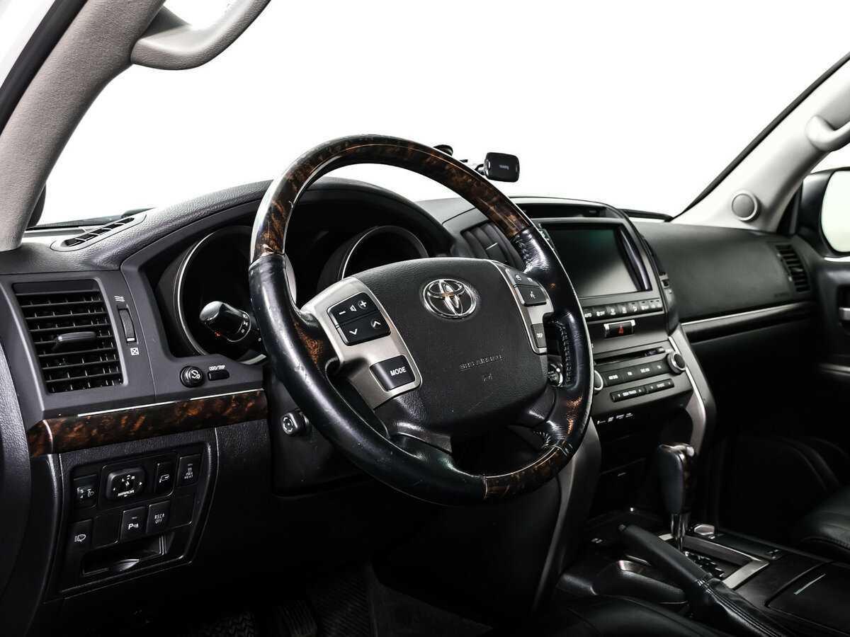 Toyota Land Cruiser с пробегом — 2011 год. Фото: #11