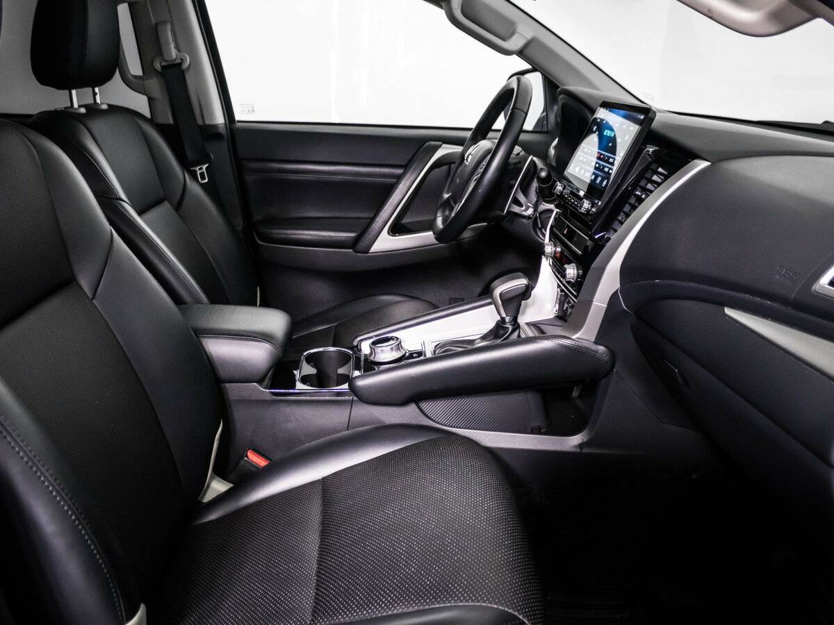 Mitsubishi Pajero Sport с пробегом — 2020 год. Фото: #9