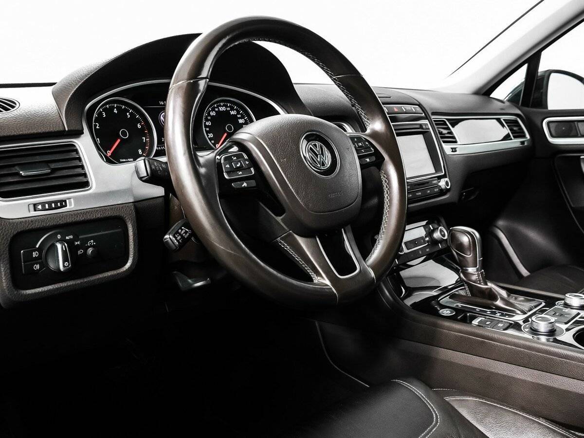 Volkswagen Touareg с пробегом — 2015 год. Фото: #11