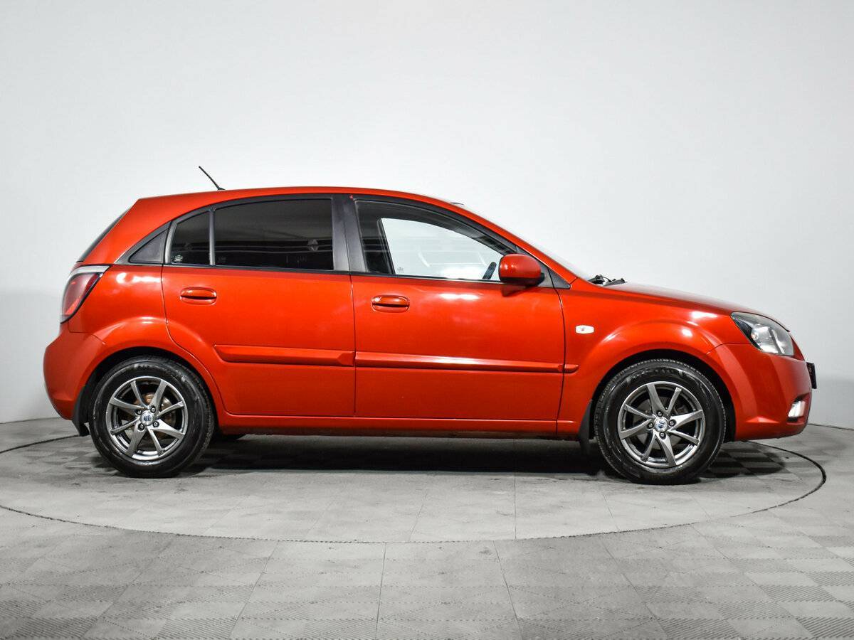 Kia Rio с пробегом — 2010 год. Фото: #3