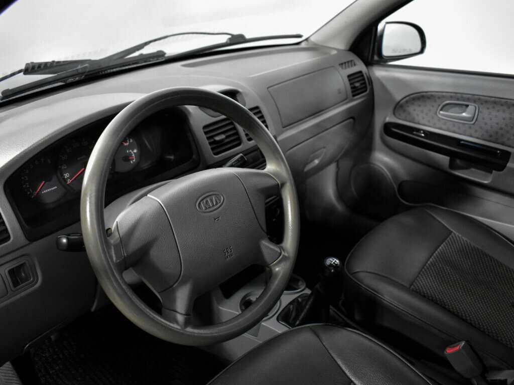 Kia Rio с пробегом — 2005 год. Фото: #7