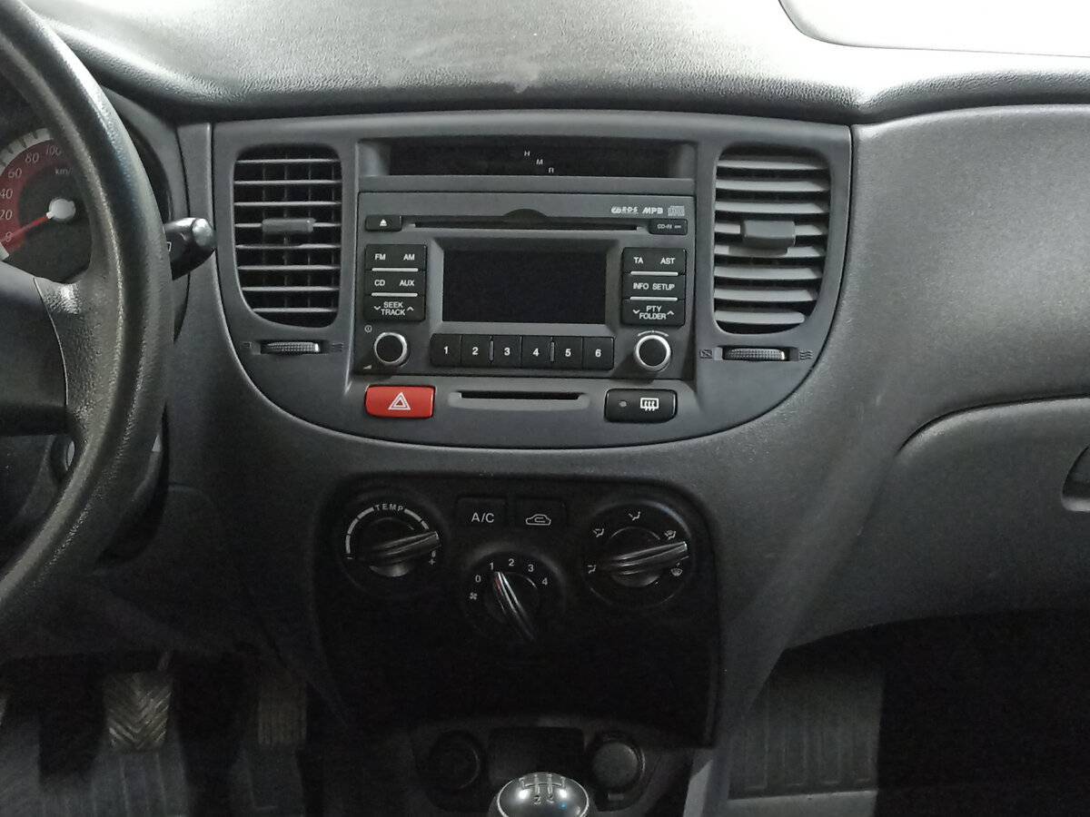Kia Rio с пробегом — 2011 год. Фото: #14