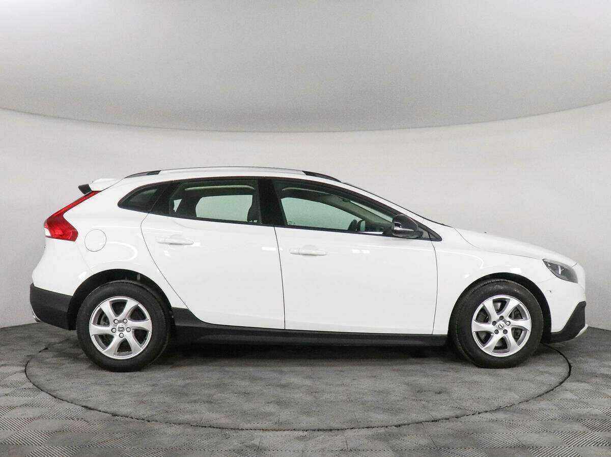 Volvo V40 Cross Country с пробегом — 2017 год. Фото: #3