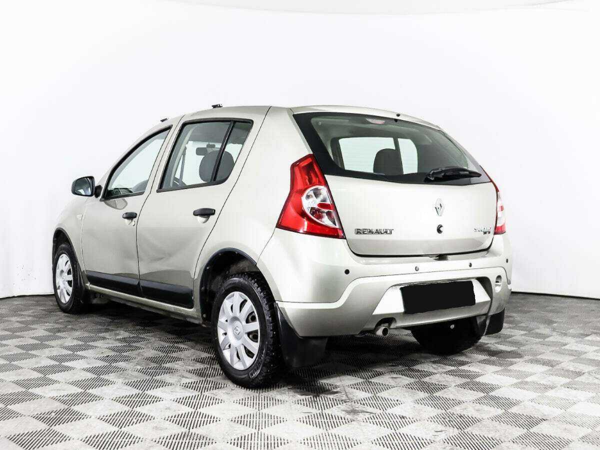 Renault Sandero с пробегом — 2010 год. Фото: #6