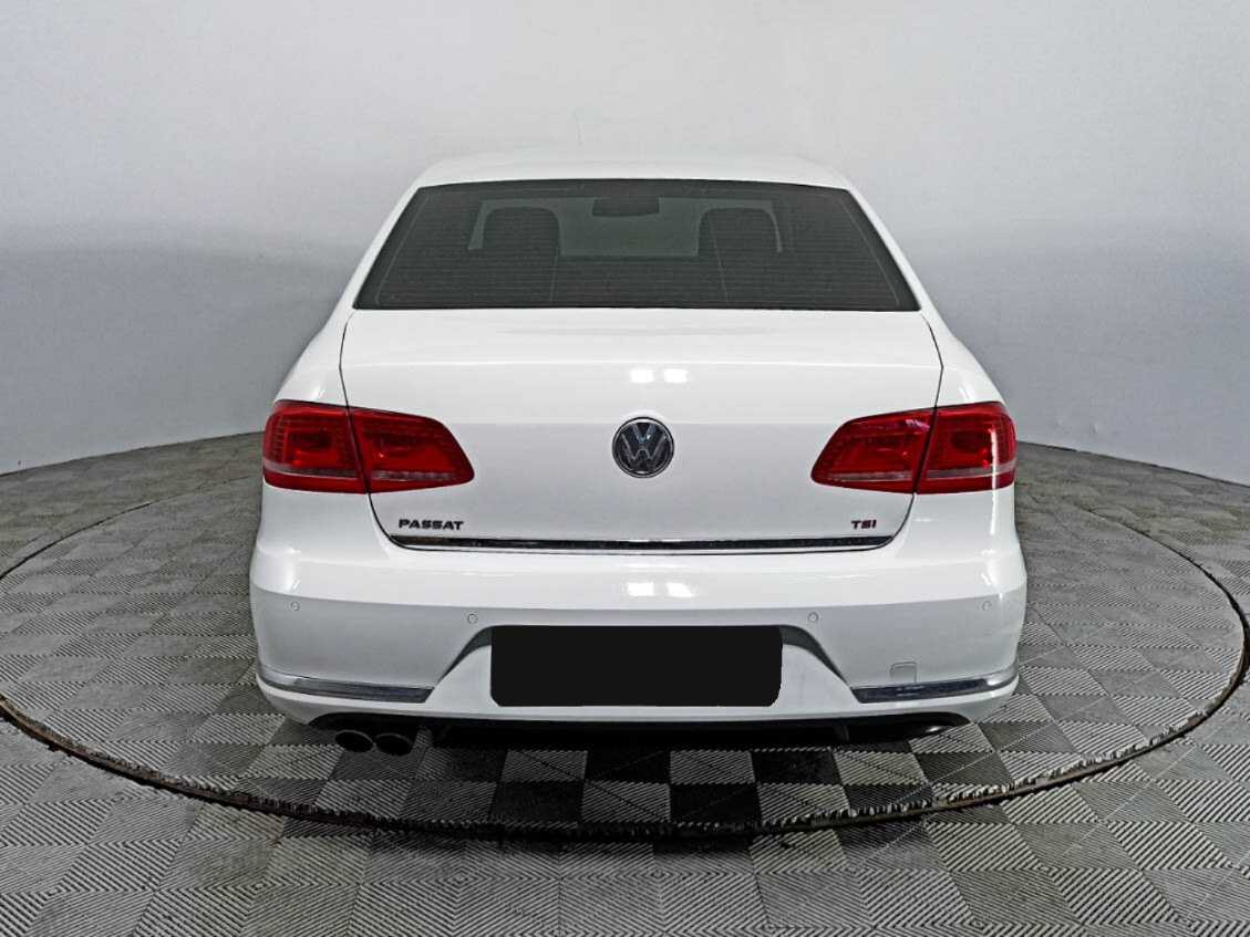 Volkswagen Passat с пробегом — 2011 год. Фото: #5