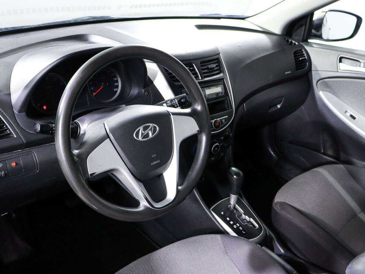 Hyundai Solaris с пробегом — 2011 год. Фото: #11