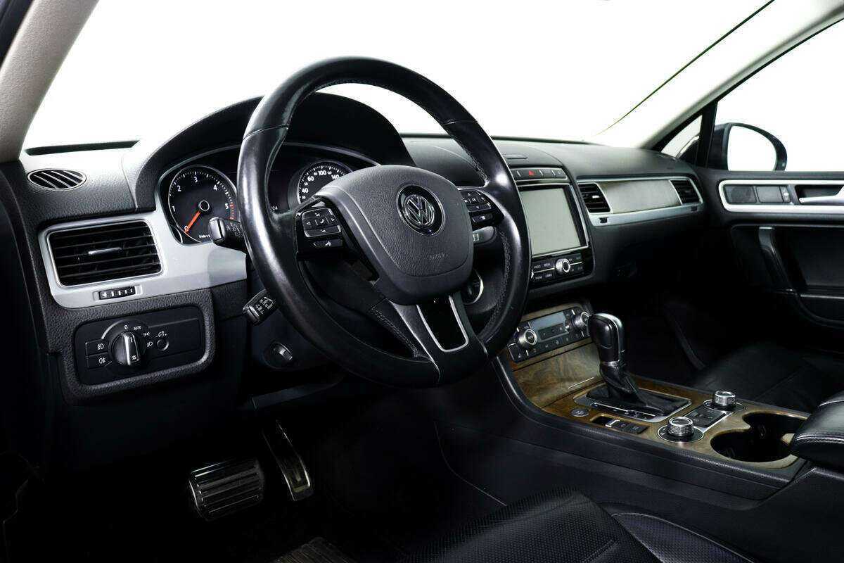 Volkswagen Touareg с пробегом — 2016 год. Фото: #12
