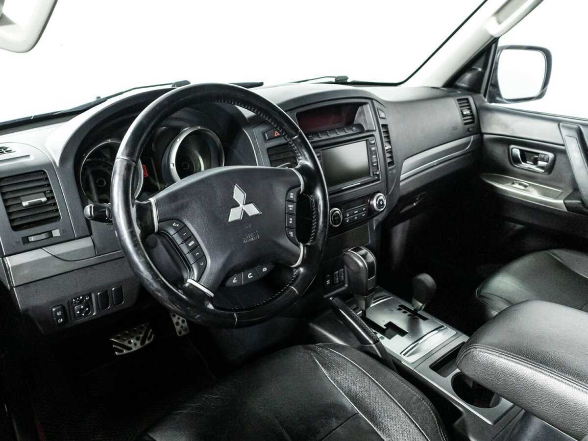 Mitsubishi Pajero с пробегом — 2012 год. Фото: #8