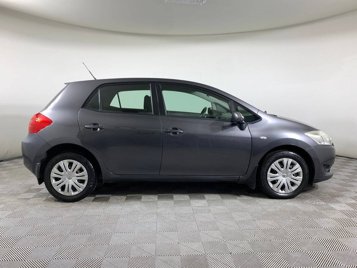 Toyota Auris с пробегом — 2007 год. Фото: #3