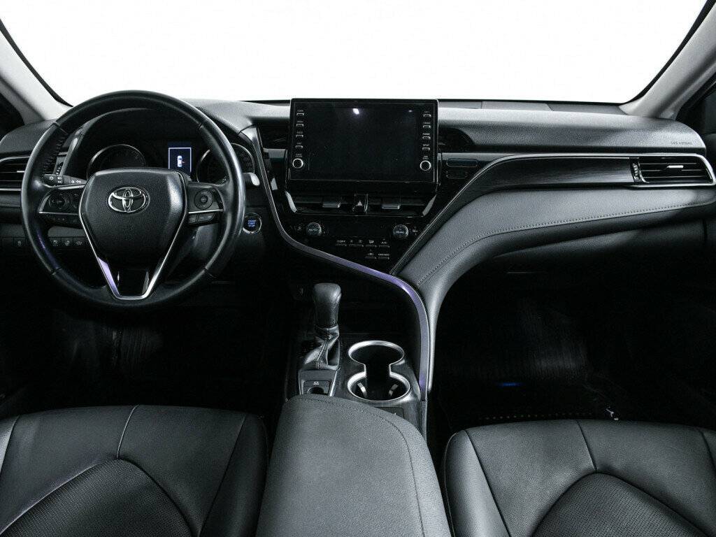 Toyota Camry с пробегом — 2021 год. Фото: #10