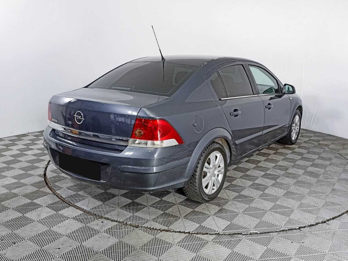 Opel Astra с пробегом — 2010 год. Фото: #4