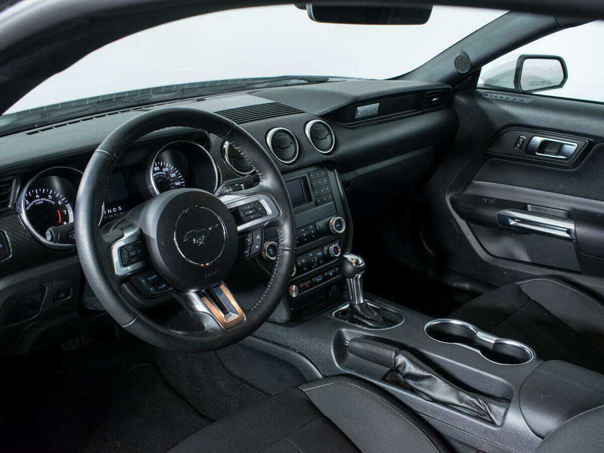 Ford Mustang с пробегом — 2022 год. Фото: #12