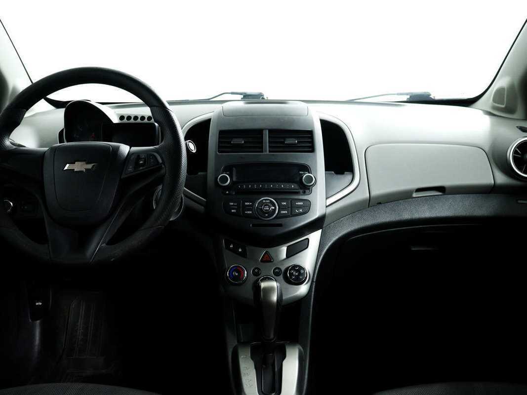 Chevrolet Aveo с пробегом — 2014 год. Фото: #10