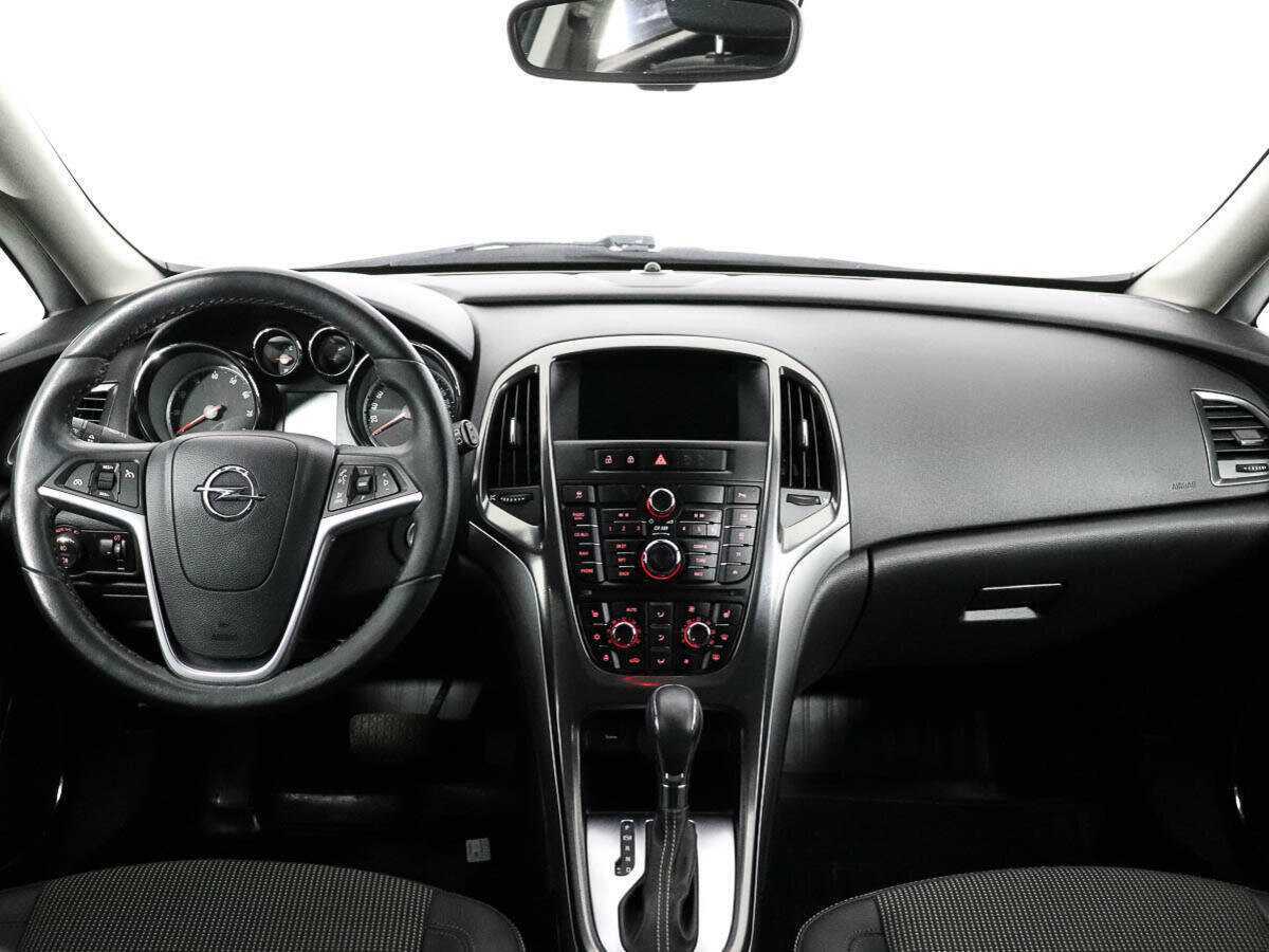 Opel Astra с пробегом — 2011 год. Фото: #11