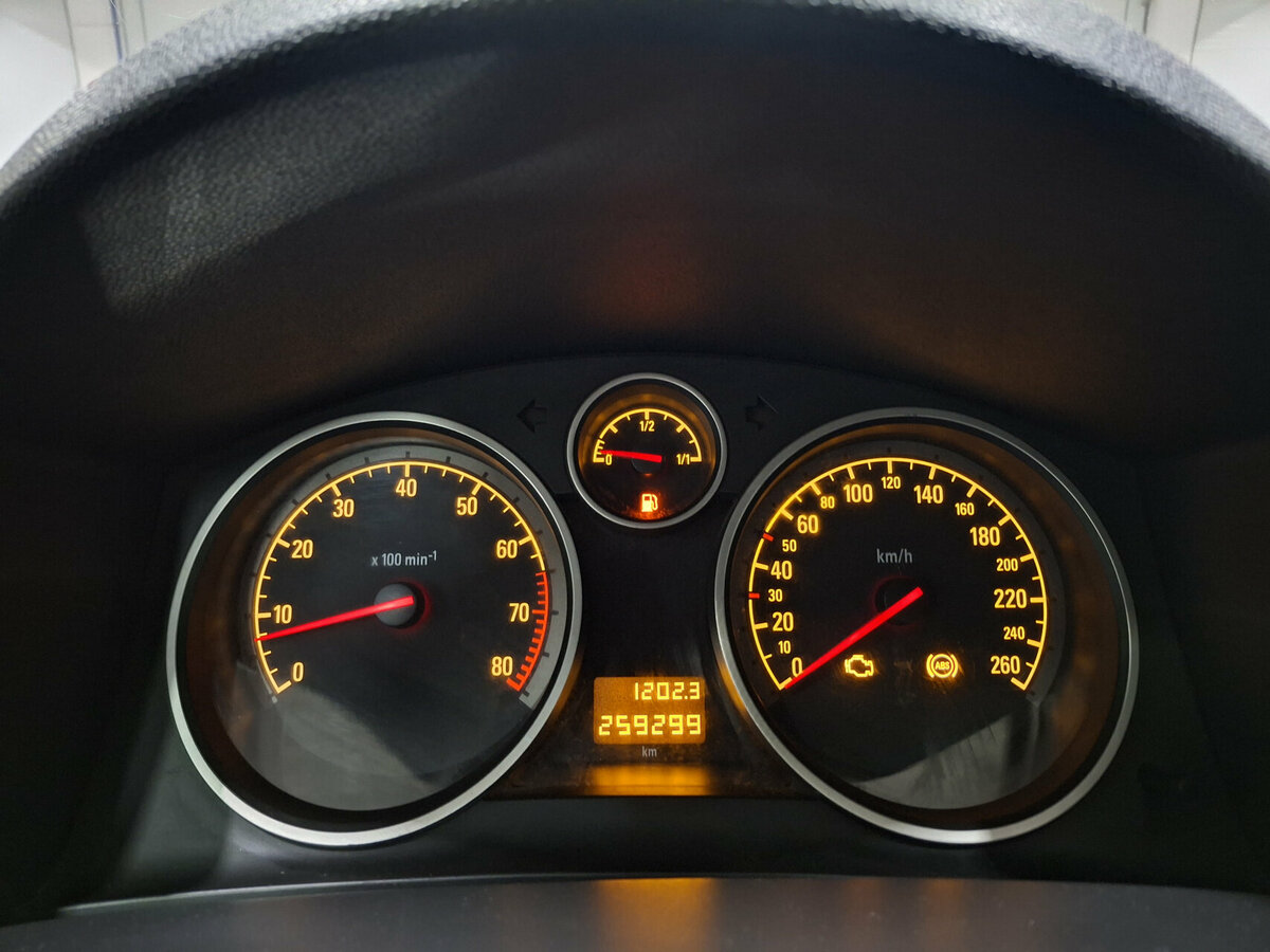 Opel Astra с пробегом — 2007 год. Фото: #12