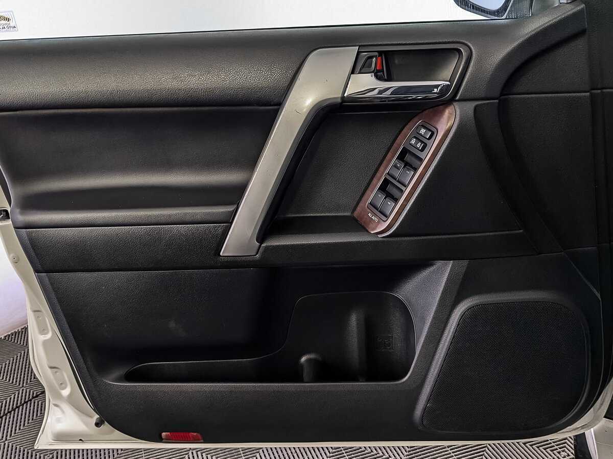 Toyota Land Cruiser Prado с пробегом — 2017 год. Фото: #18