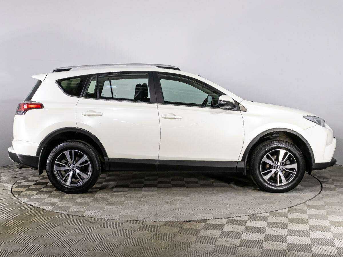Toyota RAV4 с пробегом — 2017 год. Фото: #3