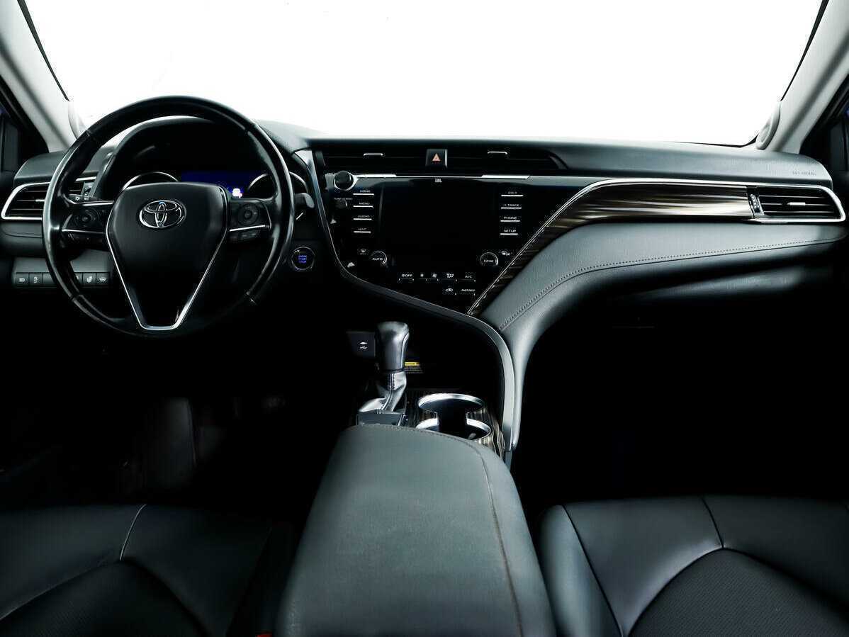 Toyota Camry с пробегом — 2019 год. Фото: #10
