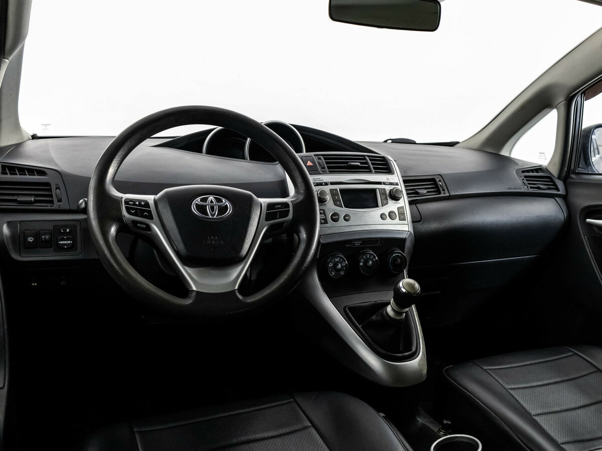 Toyota Verso с пробегом — 2011 год. Фото: #8