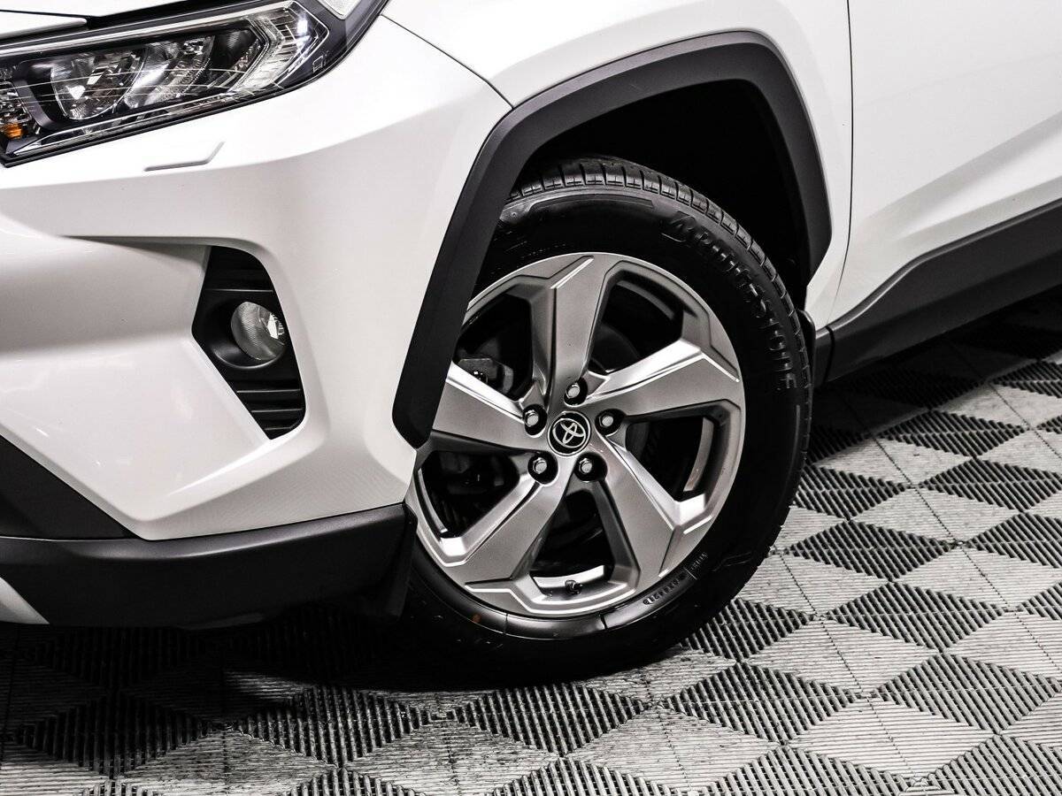Toyota RAV4 с пробегом — 2021 год. Фото: #13