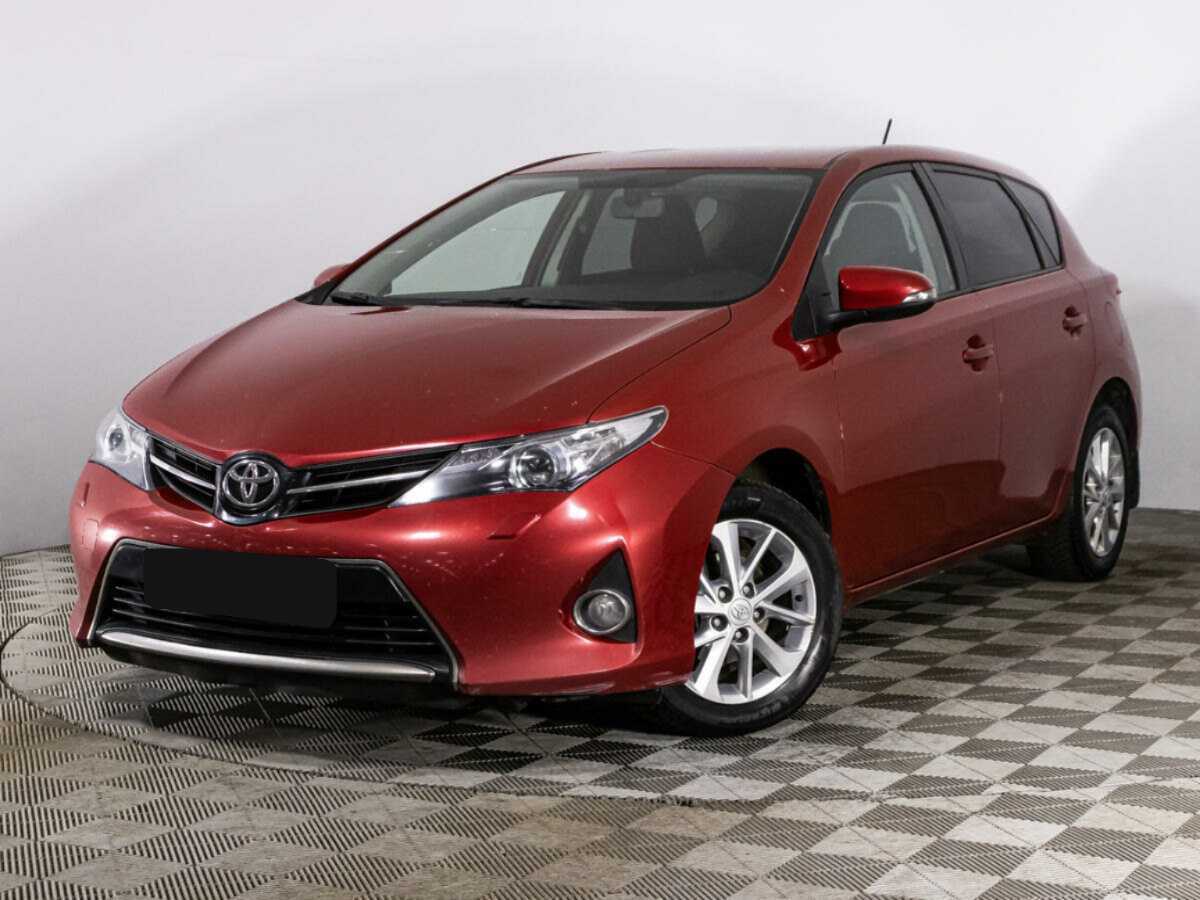 Toyota Auris с пробегом — 2013 год. Посмотреть фото