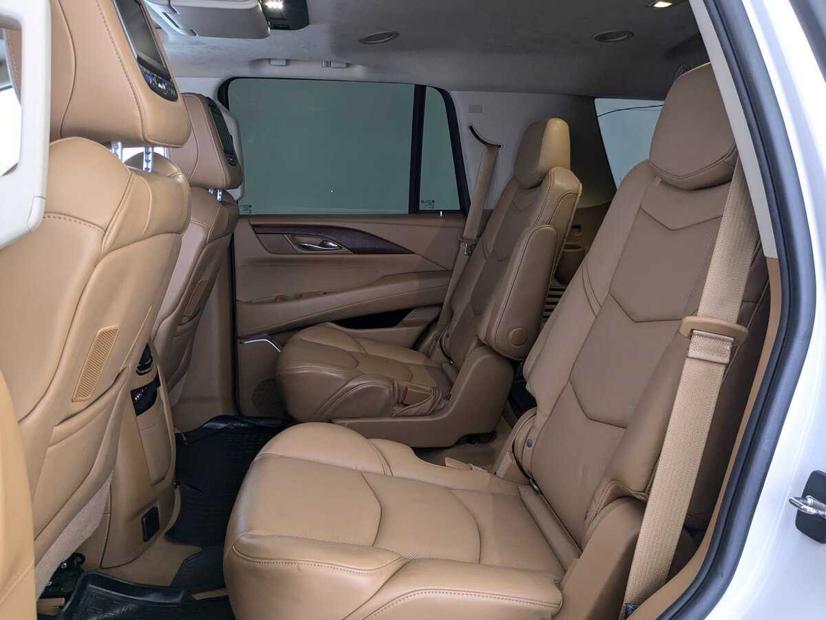 Cadillac Escalade с пробегом — 2016 год. Фото: #10
