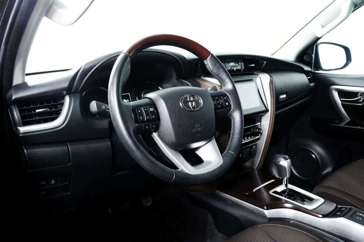 Toyota Fortuner с пробегом — 2018 год. Фото: #12