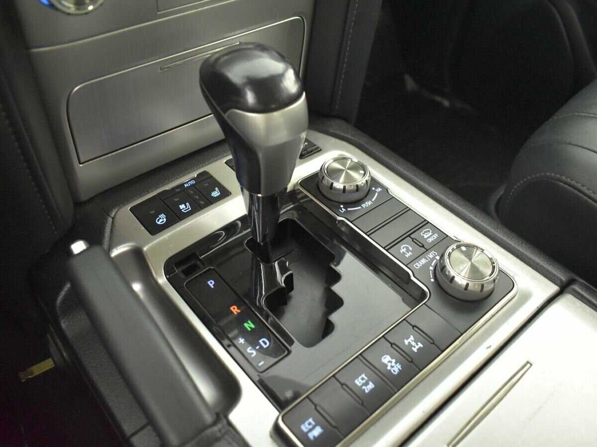 Toyota Land Cruiser с пробегом — 2017 год. Фото: #14
