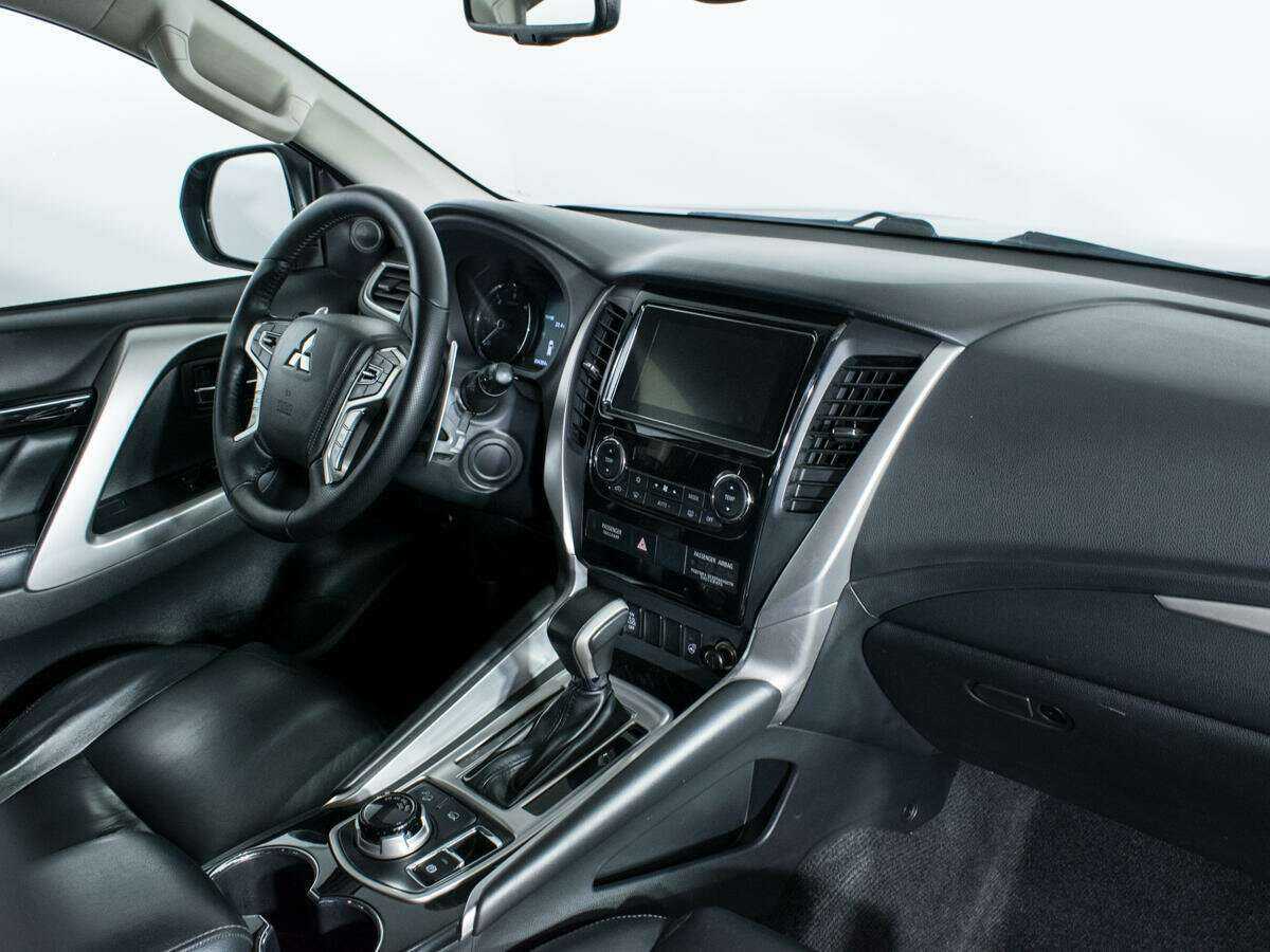 Mitsubishi Pajero Sport с пробегом — 2019 год. Фото: #8