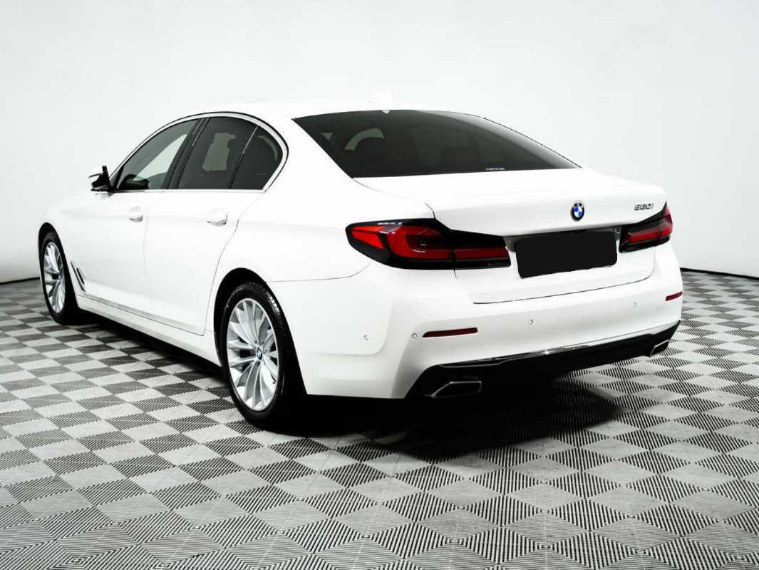 BMW 5 серии с пробегом — 2021 год. Фото: #6