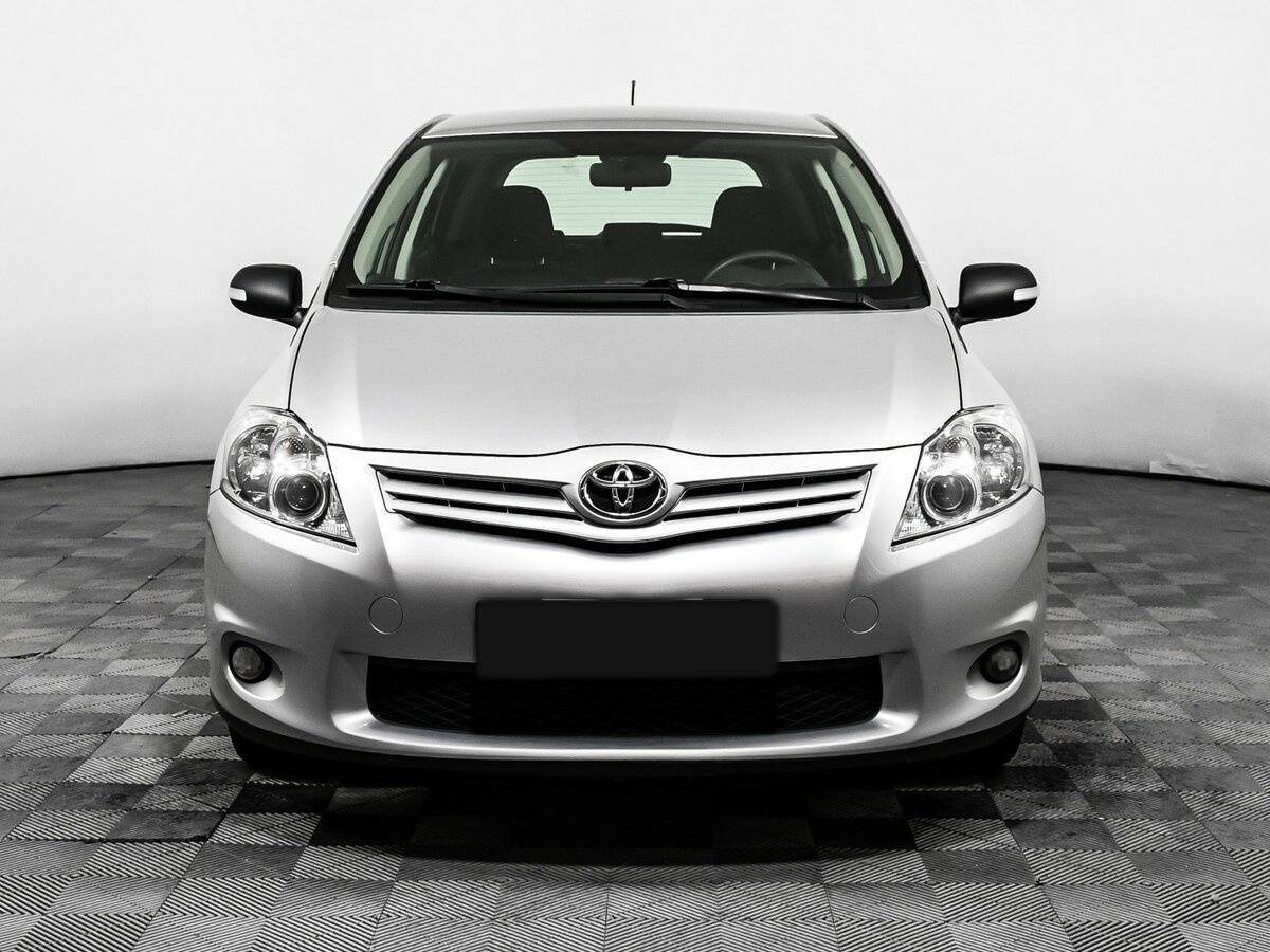Toyota Auris с пробегом — 2011 год. Фото: #1