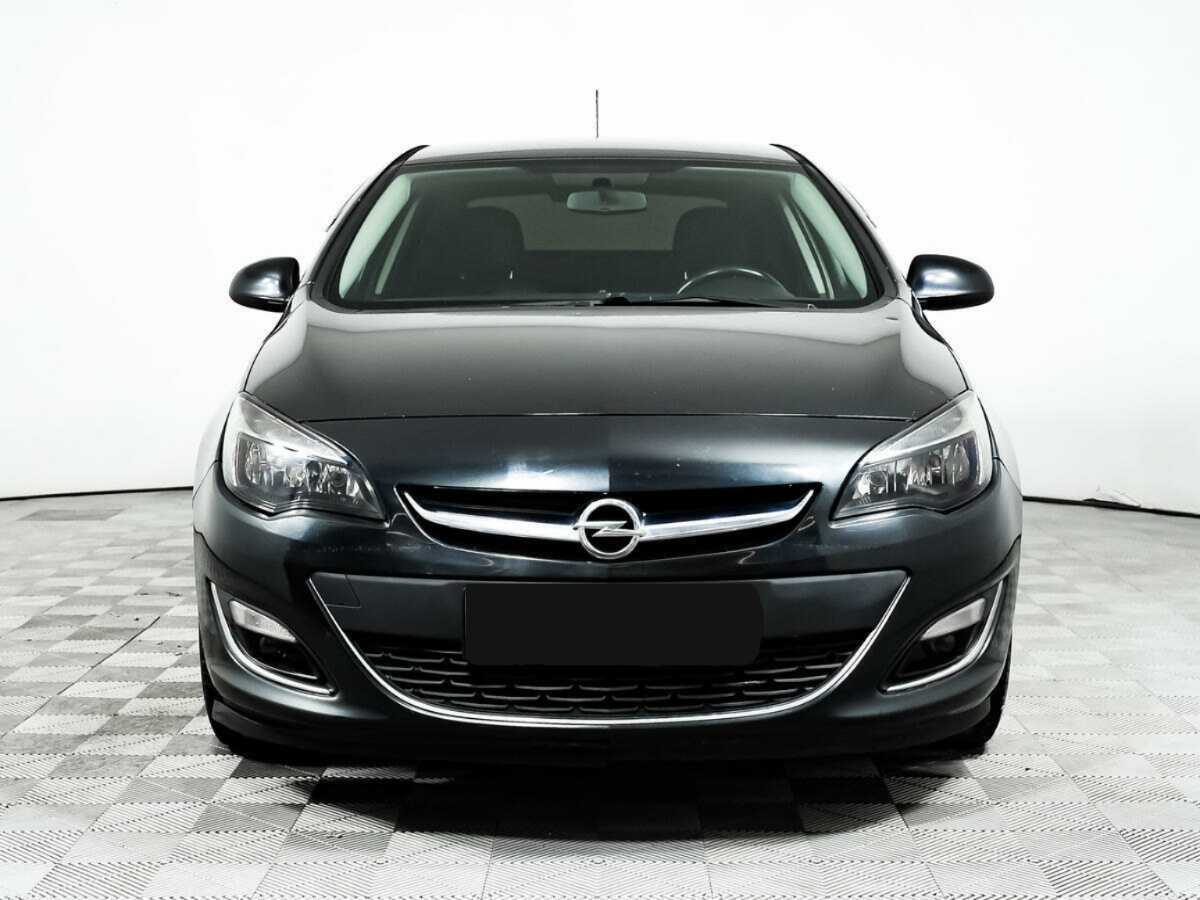 Opel Astra с пробегом — 2013 год. Фото: #1