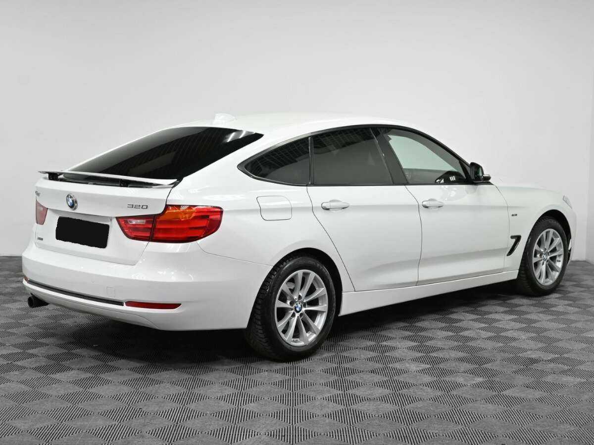 BMW 3 серии с пробегом — 2015 год. Фото: #1