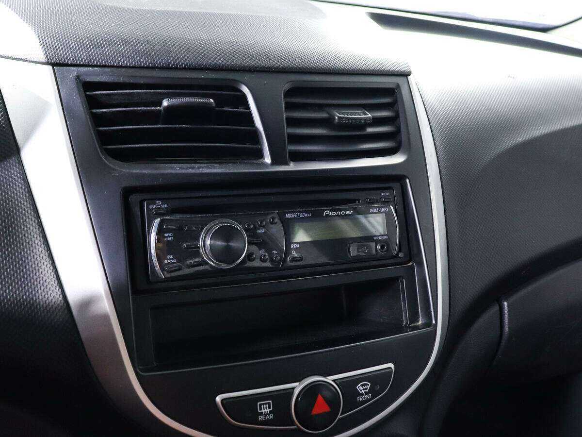 Hyundai Solaris с пробегом — 2011 год. Фото: #13