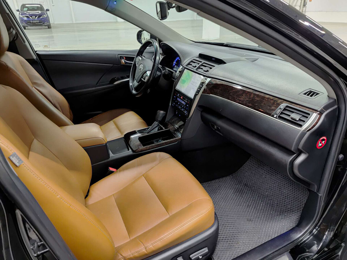 Toyota Camry с пробегом — 2018 год. Фото: #10
