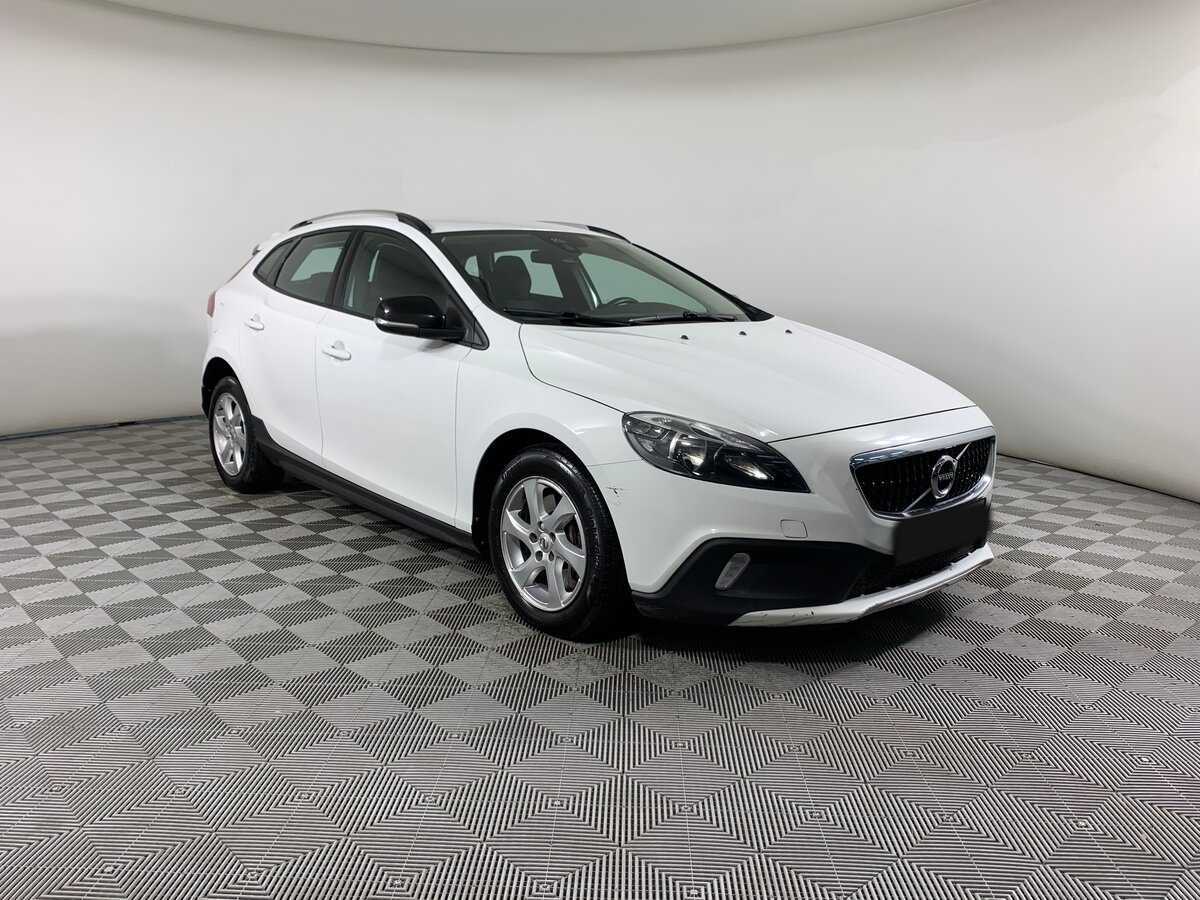 Volvo V40 Cross Country с пробегом — 2017 год. Фото: #2