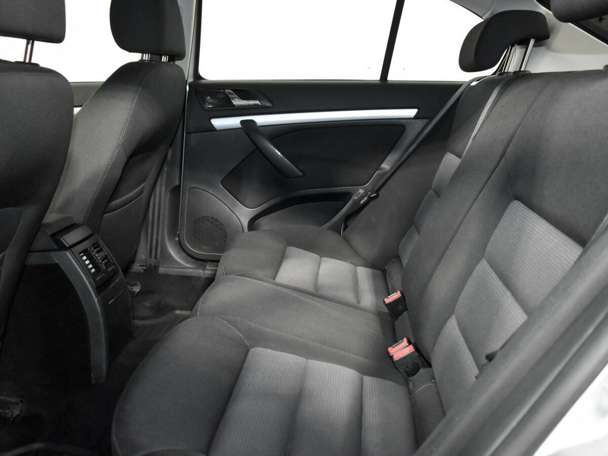 Skoda Octavia с пробегом — 2008 год. Фото: #10