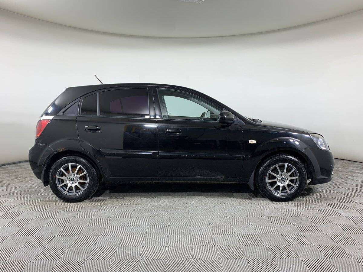Kia Rio с пробегом — 2010 год. Фото: #3