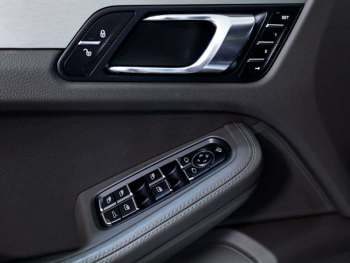 Porsche Macan с пробегом — 2015 год. Фото: #15