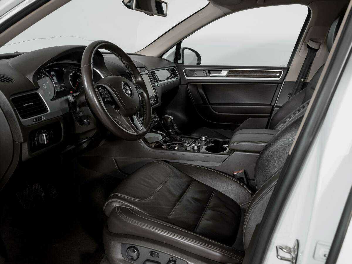 Volkswagen Touareg с пробегом — 2014 год. Фото: #15