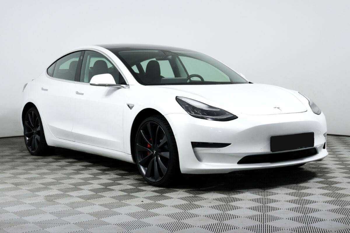 Tesla Model 3 с пробегом — 2019 год. Фото: #2