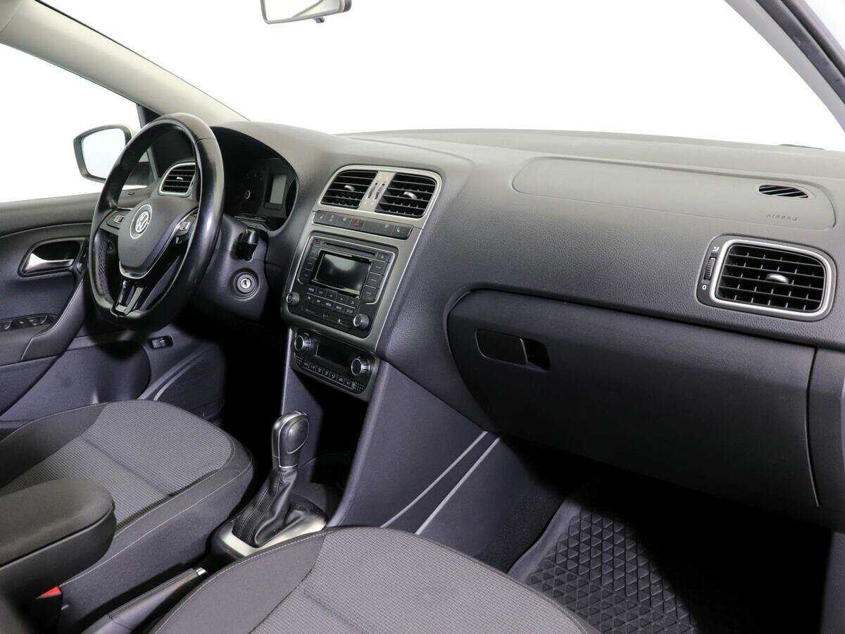 Volkswagen Polo с пробегом — 2017 год. Фото: #8