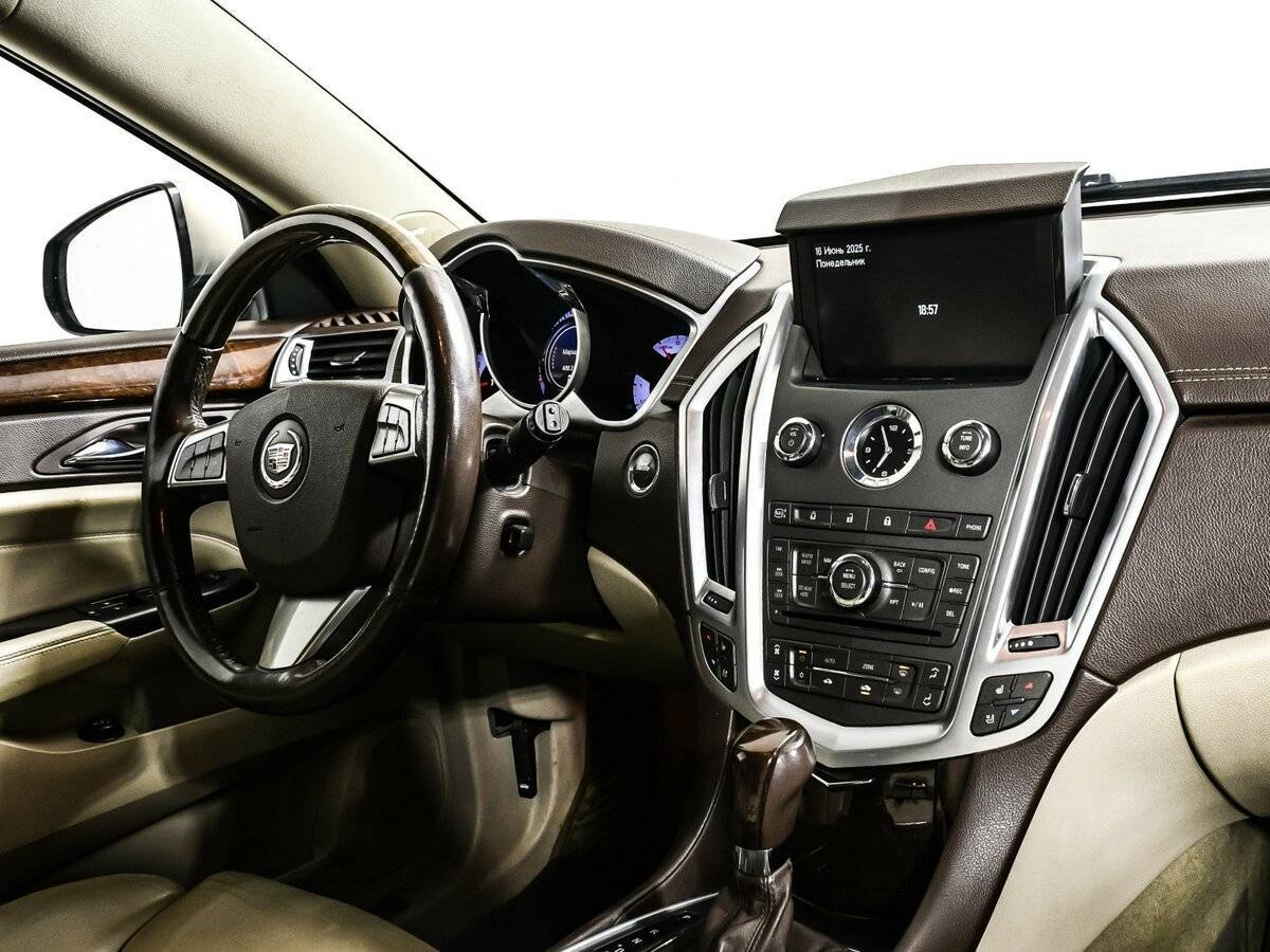 Cadillac SRX с пробегом — 2011 год. Фото: #8