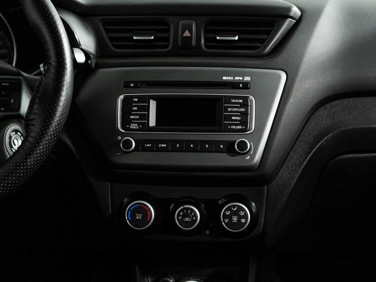 Kia Rio с пробегом — 2015 год. Фото: #13