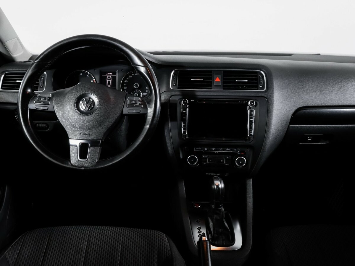 Volkswagen Jetta с пробегом — 2011 год. Фото: #8
