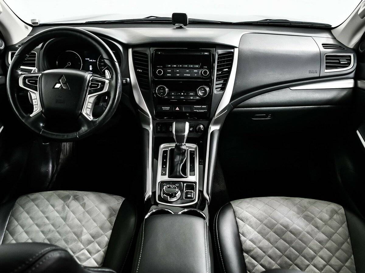 Mitsubishi Pajero Sport с пробегом — 2018 год. Фото: #10